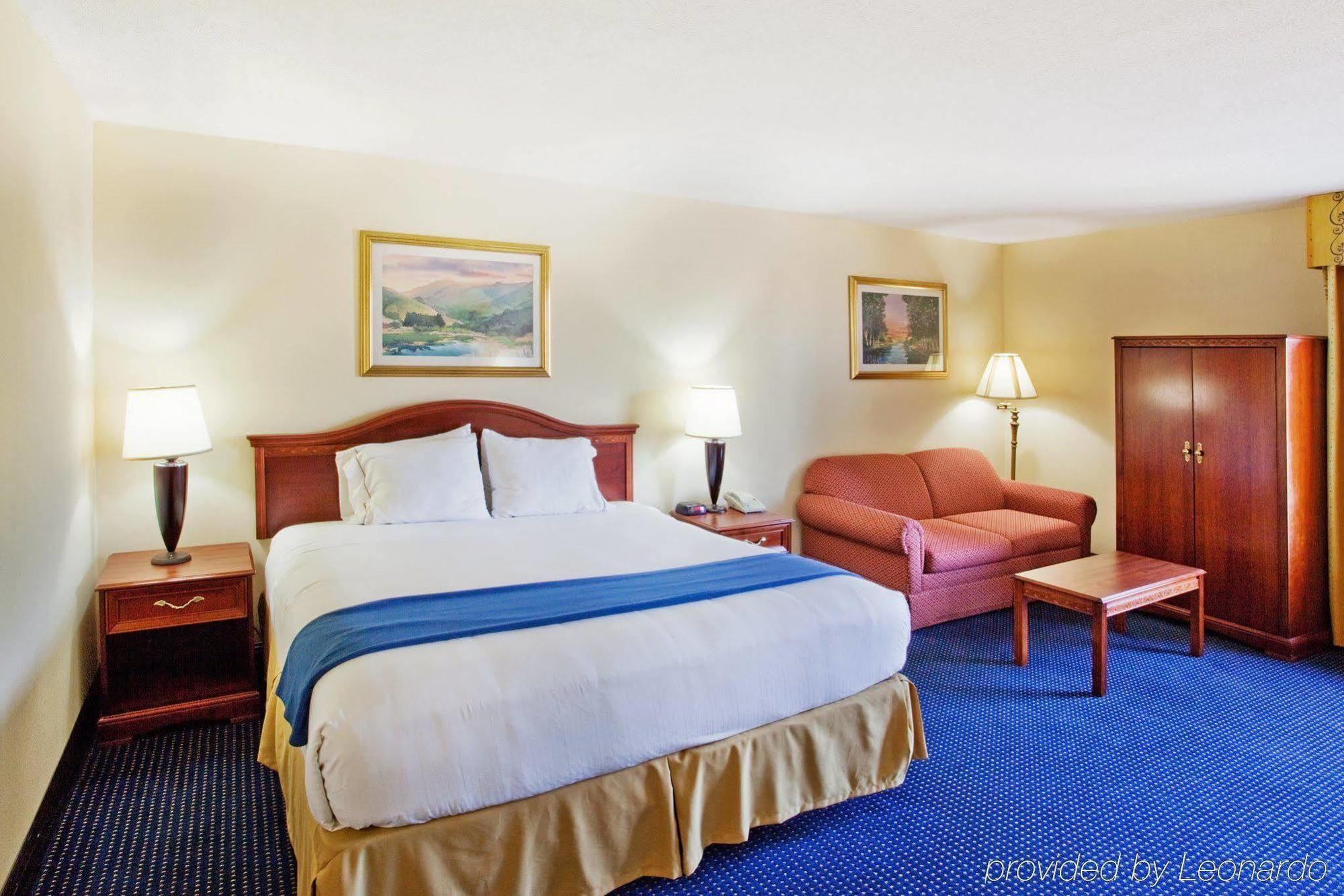 Holiday Inn Express & Suites Atlanta Perimeter Mall Hotel By Ihg Sandy Springs Rom bilde