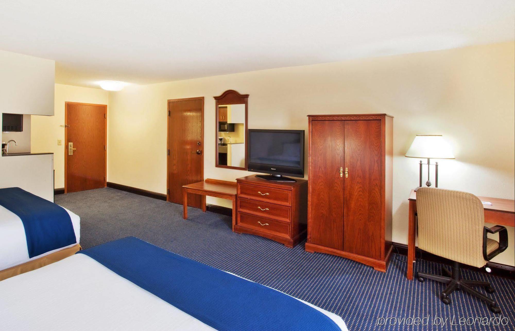 Holiday Inn Express & Suites Atlanta Perimeter Mall Hotel By Ihg Sandy Springs Rom bilde