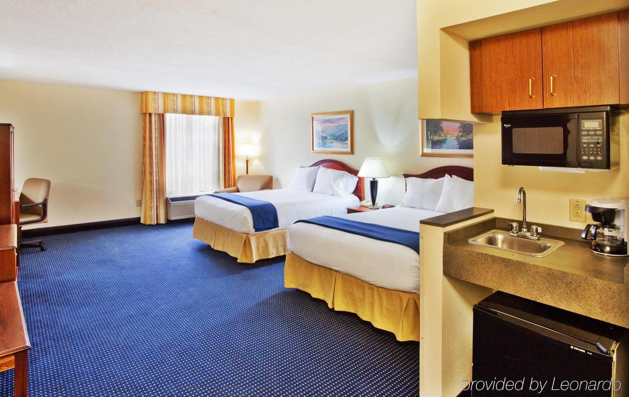 Holiday Inn Express & Suites Atlanta Perimeter Mall Hotel By Ihg Sandy Springs Rom bilde