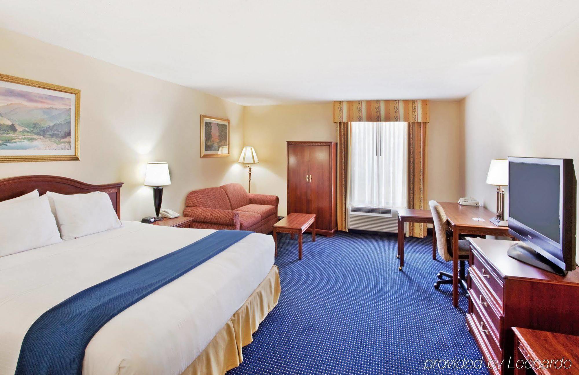 Holiday Inn Express & Suites Atlanta Perimeter Mall Hotel By Ihg Sandy Springs Rom bilde