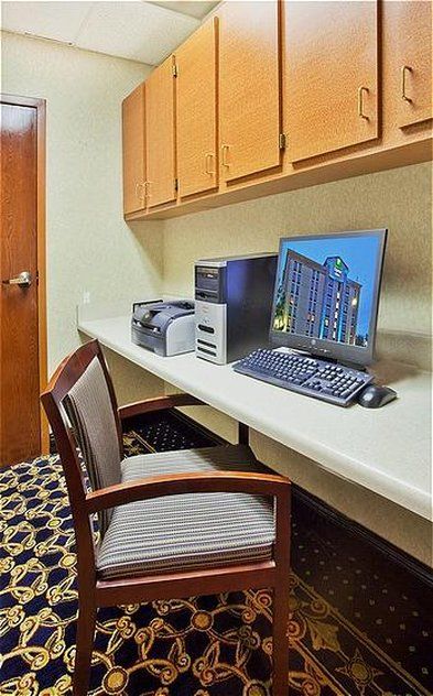 Holiday Inn Express & Suites Atlanta Perimeter Mall Hotel By Ihg Sandy Springs Fasiliteter bilde